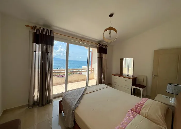 布干维尔岛湾公寓 * Sarandë